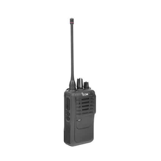 Radio portátil analógico UHF en rango de frecuencia de 450-520 MHz, 5 W de potencia de RF, 16 canales. Incluye: batería, cargador, antena, tapa de accesorios y clip.