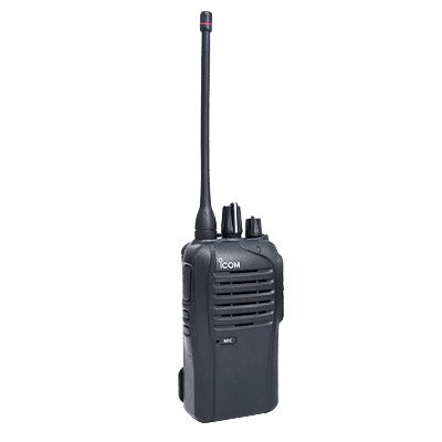 Radio portátil digital y analógico en rango de frecuencia 400-470MHz, 16 canales, 4 W de potencia de RF. Batería, cargador, antena y clip incluidos.